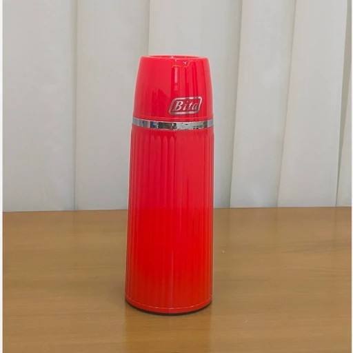 فلاسک نیم لیتری بیتا مدل دسته دار به همراه لیوان(داخل شیشه 12 ساعت نگه داری گرما)