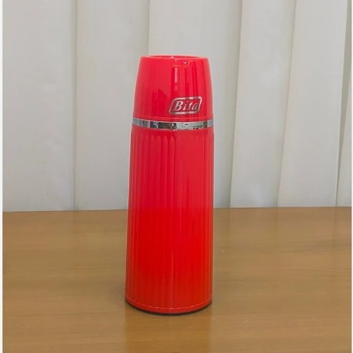 فلاسک نیم لیتری بیتا مدل دسته دار به همراه لیوان(داخل شیشه 12 ساعت نگه داری گرما)