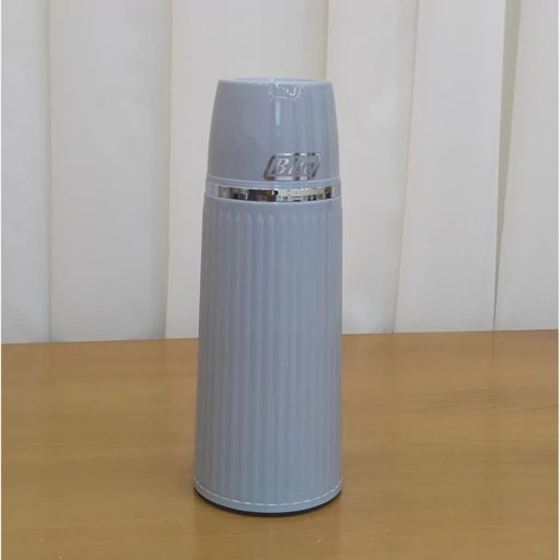فلاسک نیم لیتری بیتا مدل دسته دار به همراه لیوان(داخل شیشه 12 ساعت نگه داری گرما)