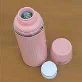 فلاسک نیم لیتری بیتا مدل دسته دار به همراه لیوان(داخل شیشه 12 ساعت نگه داری گرما)