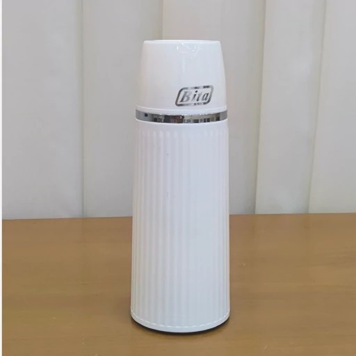 فلاسک نیم لیتری بیتا مدل دسته دار به همراه لیوان(داخل شیشه 12 ساعت نگه داری گرما)