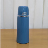 فلاسک نیم لیتری بیتا مدل دسته دار به همراه لیوان(داخل شیشه 12 ساعت نگه داری گرما)