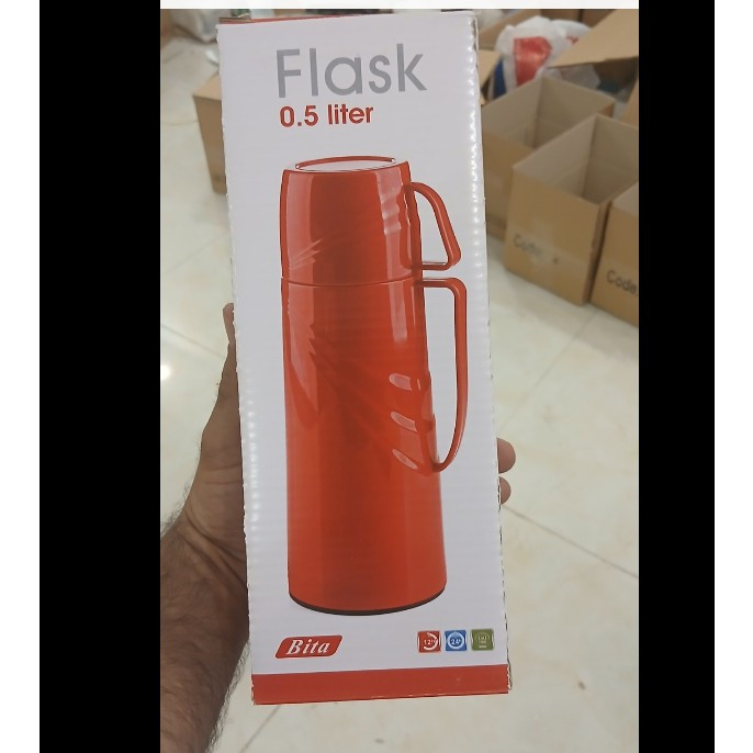 فلاسک نیم لیتری بیتا مدل دسته دار به همراه لیوان(داخل شیشه 12 ساعت نگه داری گرما)